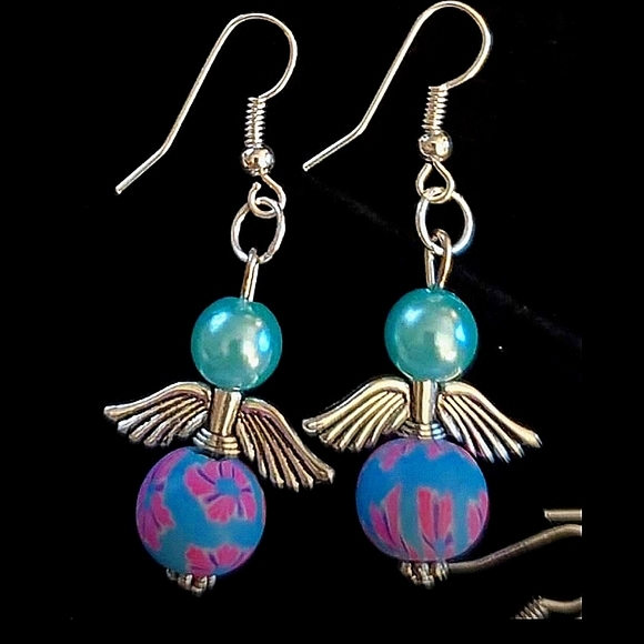 Choice of 6 pair of angel beaded earrings w/pearl & polymer. - Picture 4 of 10
